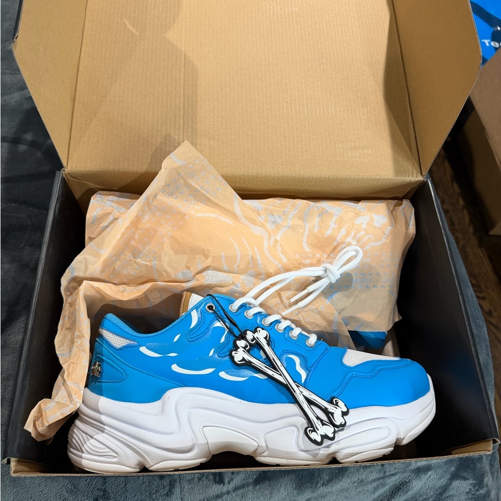 X LA Blue and White Sneakers - Picture 6 of 9